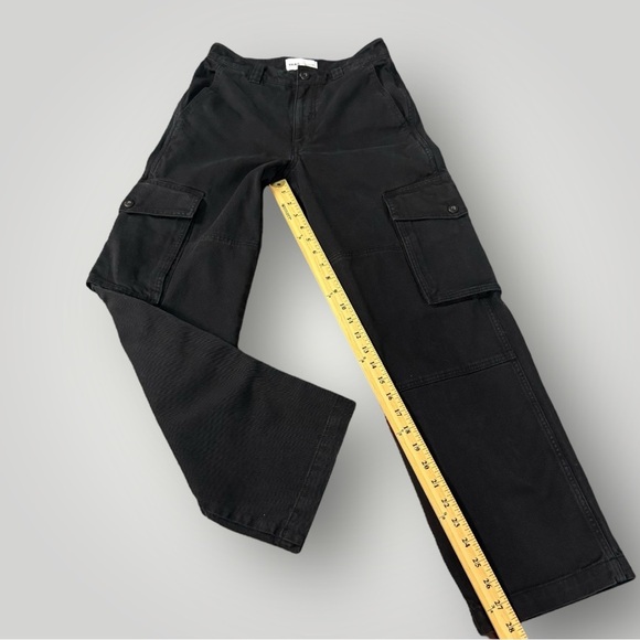 Aritzia TNA Cargo Pants Jeans Womens Sz 2 Black High Rise Cargo Straight Baggy - Picture 7 of 11